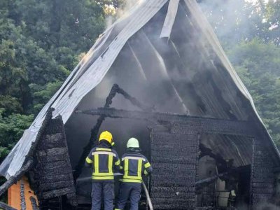Gorjela vikendica kćerke suspendovane tužiteljke, sumnja se da je zapaljena