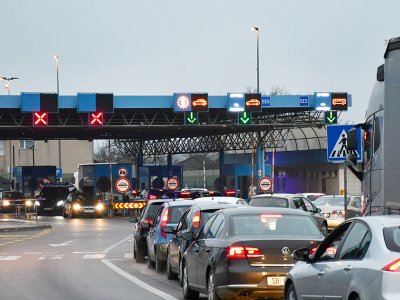 Prevozio rakiju iz BiH, pa "popio" kaznu od 12.000 evra