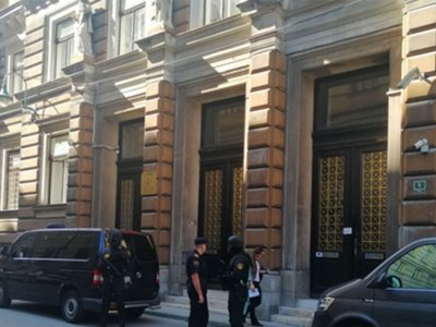 Optužen za razbojništvo, maloljetnicima prijeteći pištoljem otimao novac