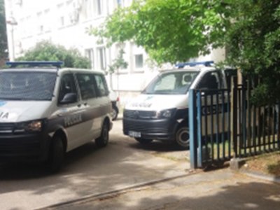 Uhapšena dvojica muškaraca, uz prijetnju nožem radnici opljačkali trgovinu