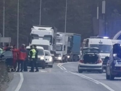 Teška nesreća kod tunela Vranduk, saobraćaj u potpunosti blokiran