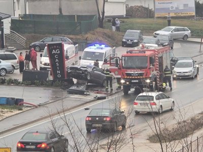 Teška saobraćajna nesreća u Srebreniku: Troje povrijeđeno