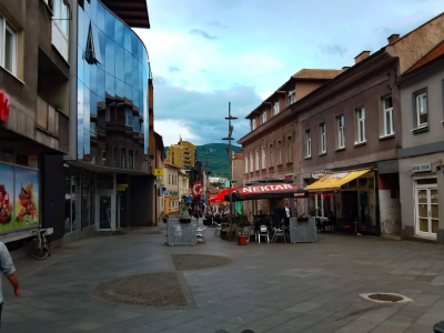 Zeničanin u kafani uboden nožem u grudi, napadač uhapšen nakon bjekstva