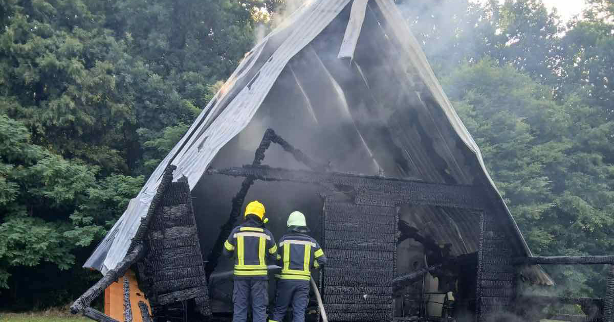 Gorjela vikendica kćerke suspendovane tužiteljke, sumnja se da je zapaljena