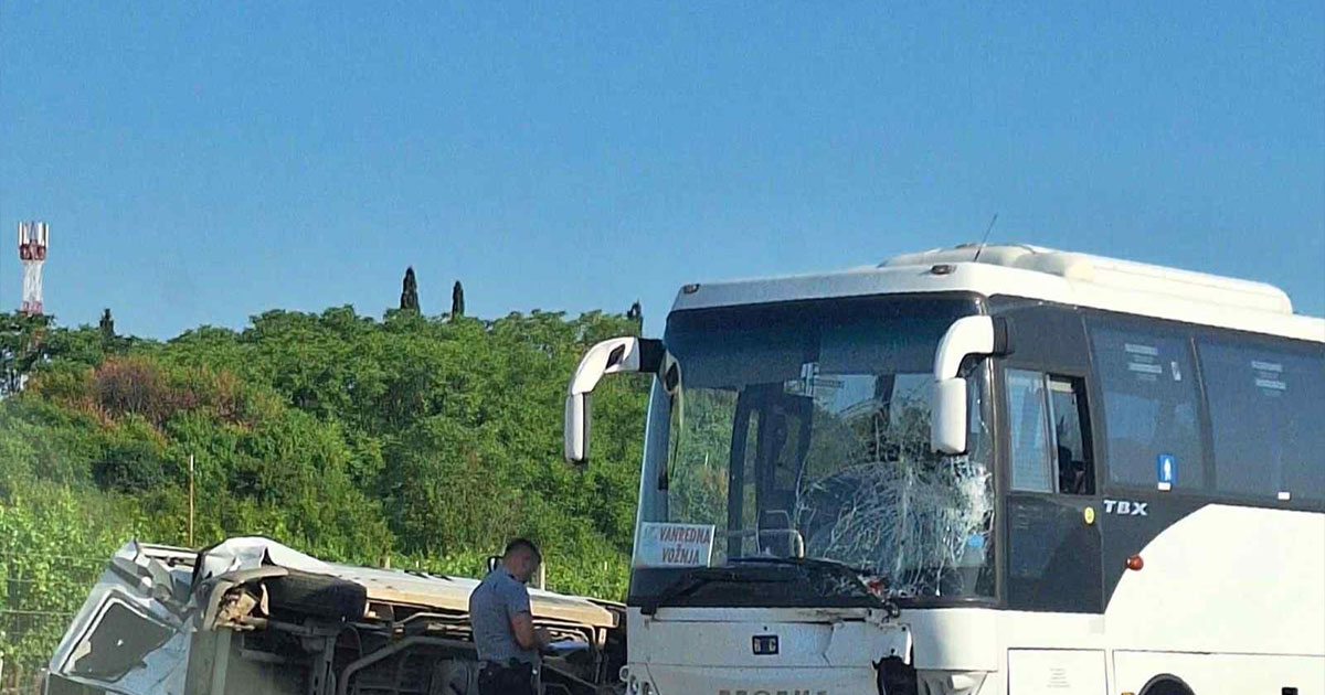 Težak udes kod Mostara: Kombi prevrnut, ima povrijeđenih