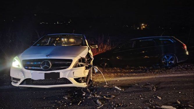 Teška nesreća u Prijedoru: Četvoro povrijeđenih u sudaru četiri automobila