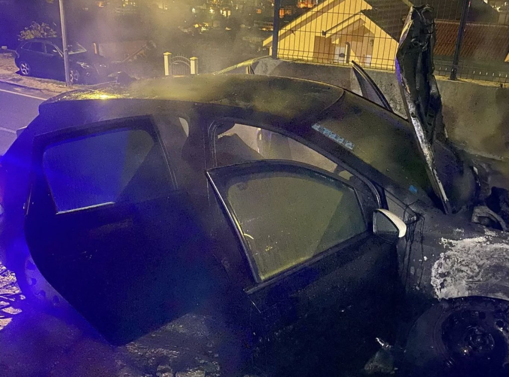 Gorilo osobno vozilo u Mostaru